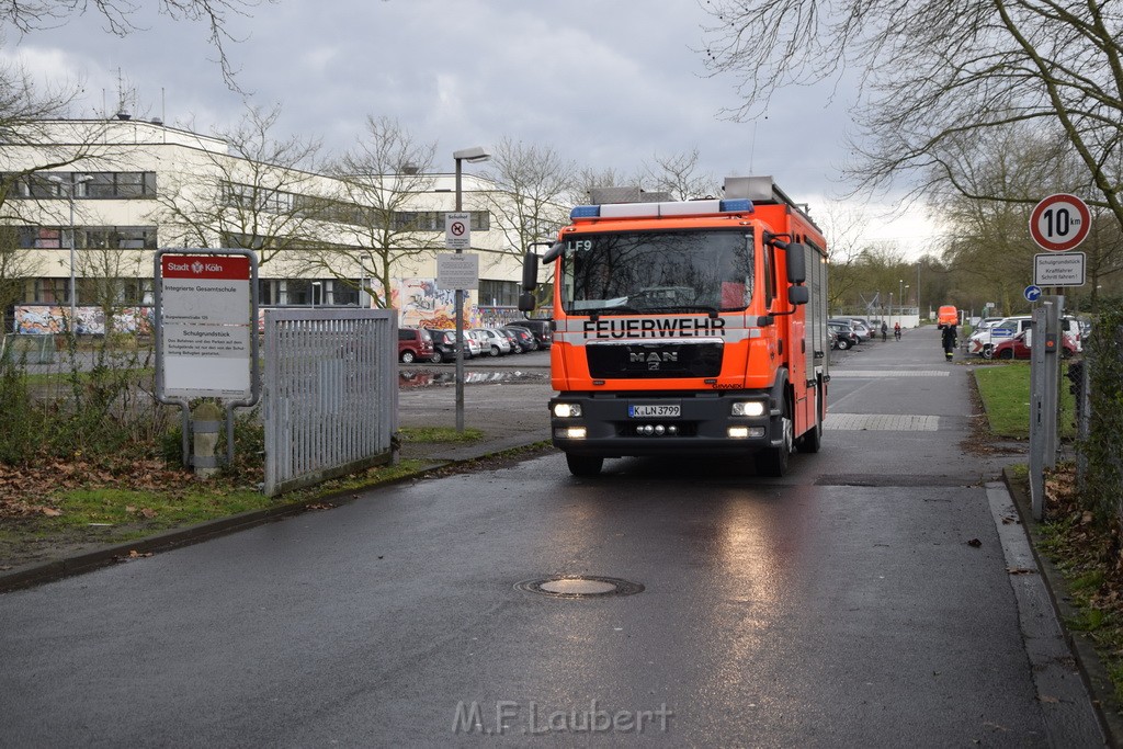 Einsatz BF Koeln Schule Burgwiesenstr Koeln Holweide P109.JPG - Miklos Laubert